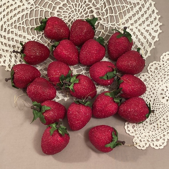 Set Of 19 Vintage Strawberry Ornaments - Picture 3 of 12